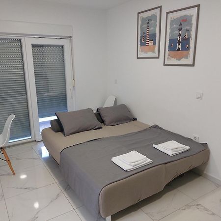 Apartmani Anastasia With Pool, Новалья Экстерьер фото
