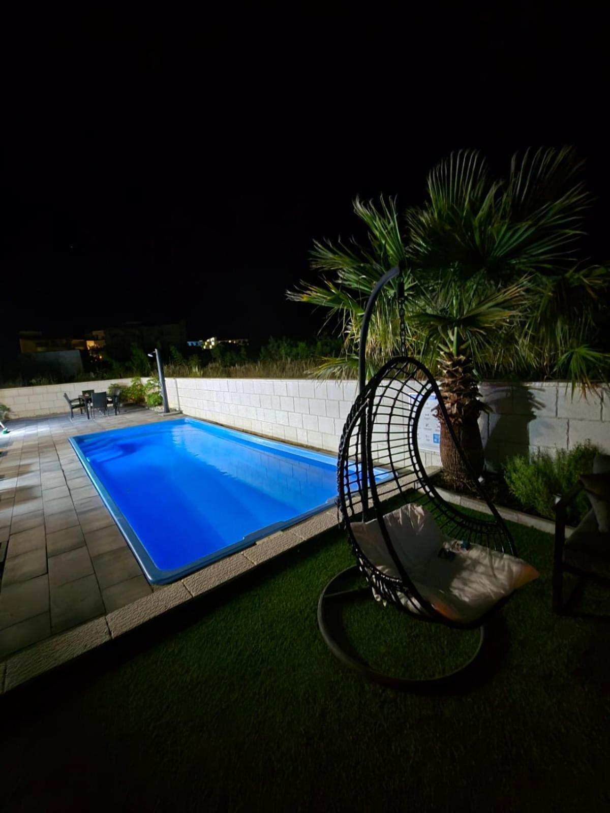 Apartmani Anastasia With Pool, Новалья Экстерьер фото